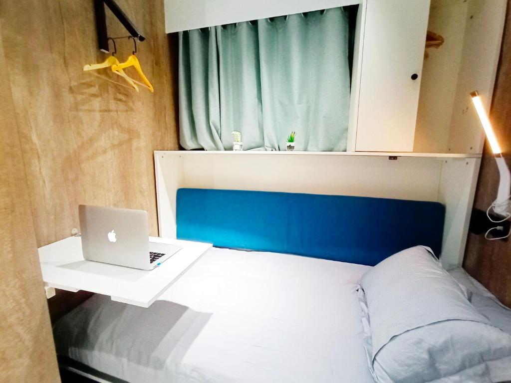 A bed or beds in a room at Harbour Hella Inn