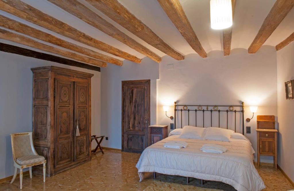 Postel nebo postele na pokoji v ubytování Lo Palauet de la Muralla