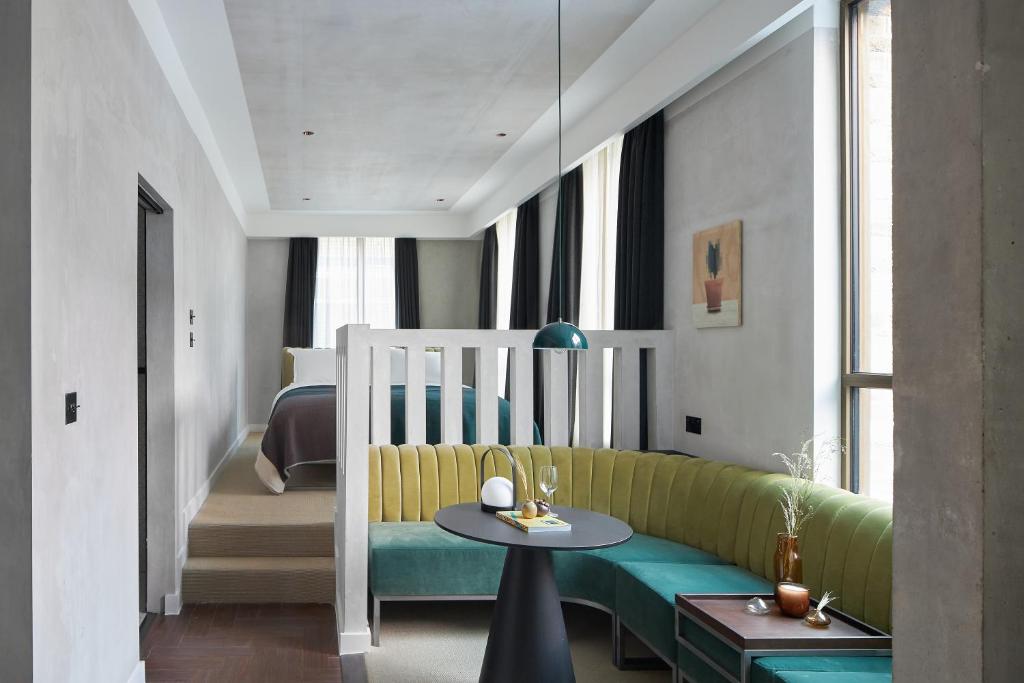 Kingsland Locke - Kingsland Suite