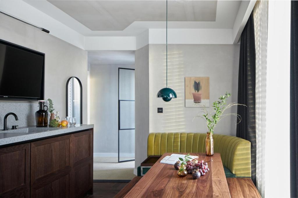 Kingsland Locke - One Bedroom Suite