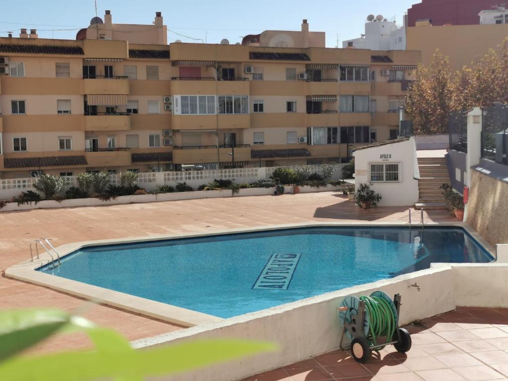 Bazén v ubytování EDIFICIO APOLO 4 nebo v jeho okolí