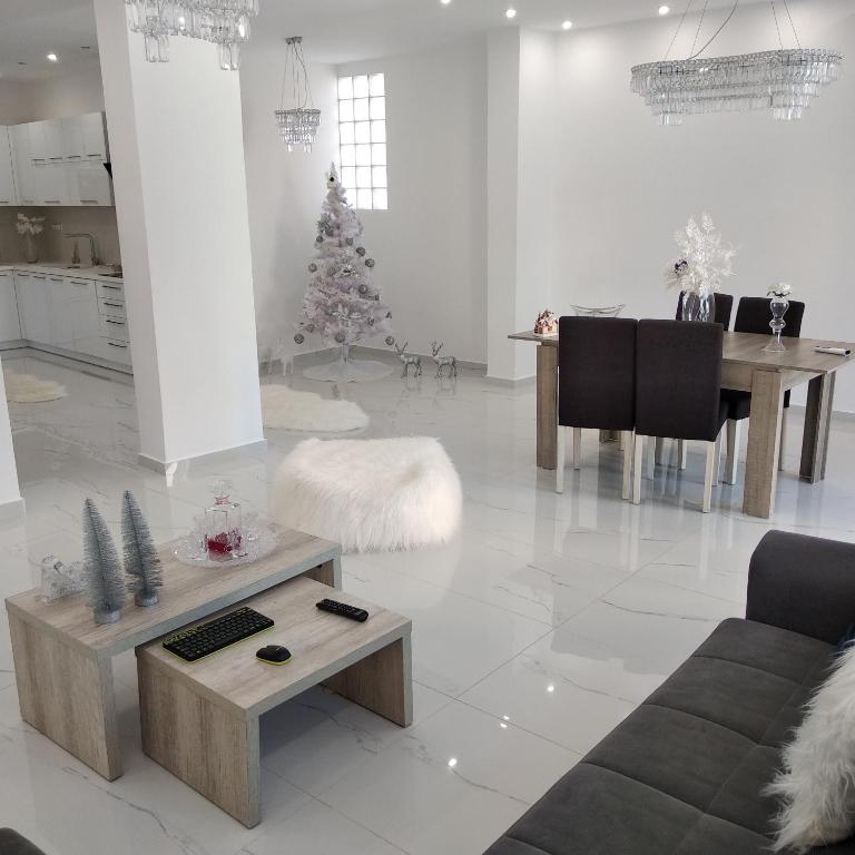 Posezení v ubytování Despina's Luxury apt downtown