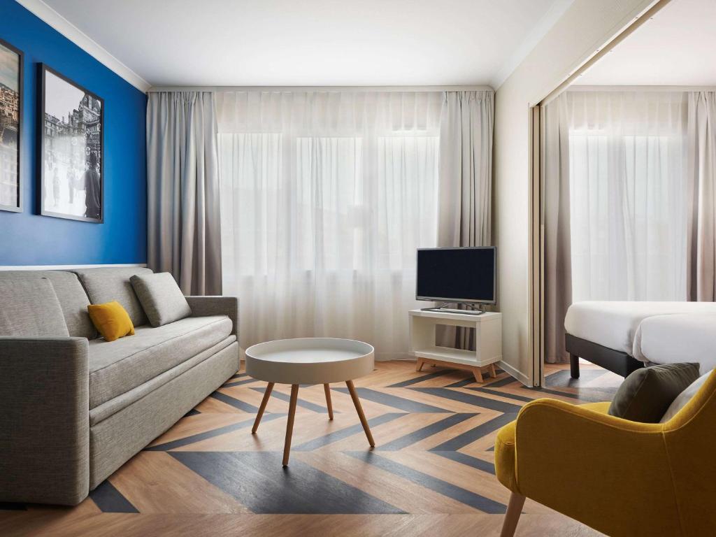 TV a/nebo společenská místnost v ubytování Aparthotel Adagio Porte de Versailles