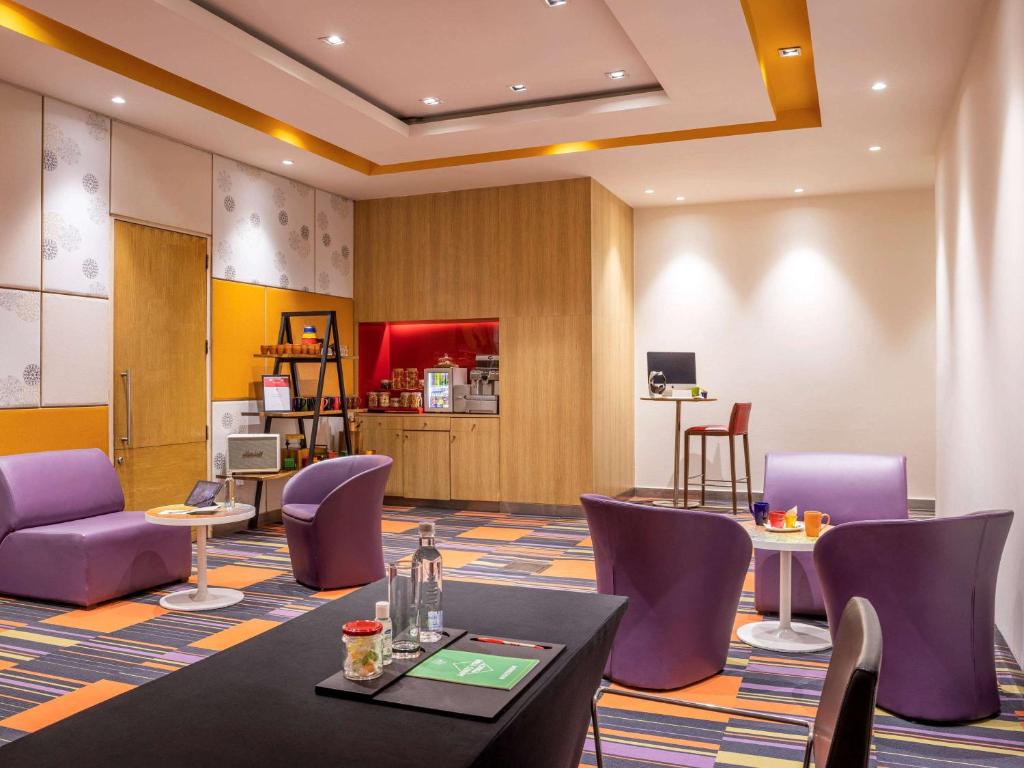 Kuchyň nebo kuchyňský kout v ubytování Ibis Chennai OMR - An Accor Brand