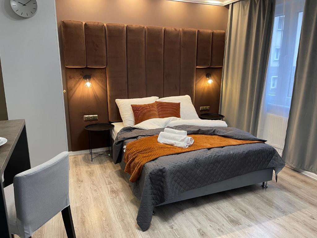a bedroom with a large bed with a large headboard at DK Premium przy Parku Centralnym in Olsztyn
