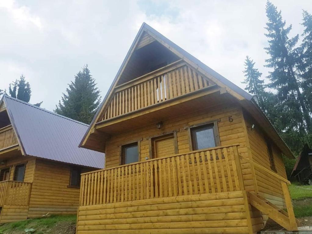 a log cabin with a gambrel roof at Chata Kemp in Tatranska Strba