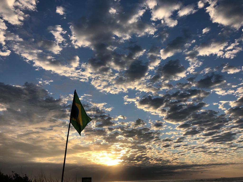 O pôr ou nascer do sol visto da pousada ou dos arredores