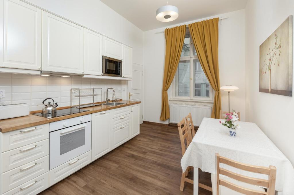 Unesco Prague Apartments - 11