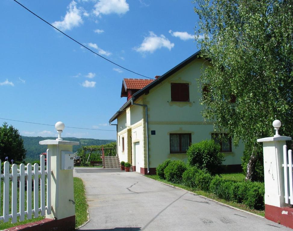 Gallery image of Apartments Vidoš in Drežnik Grad