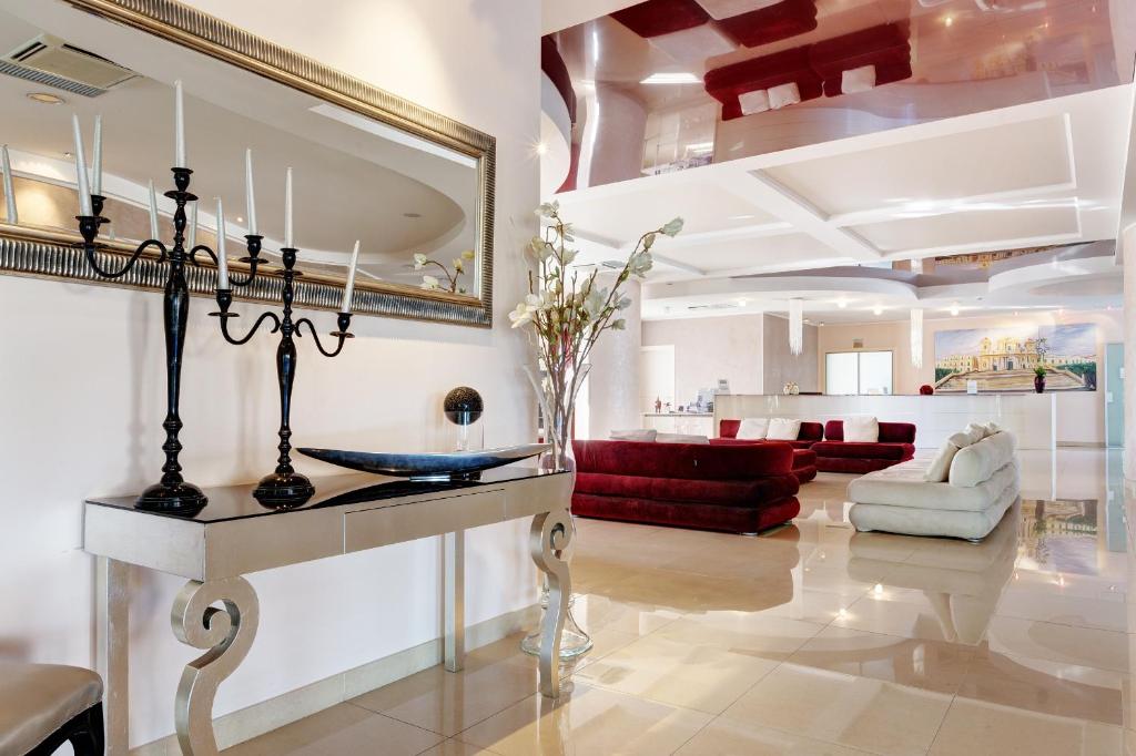 Kuchyň nebo kuchyňský kout v ubytování Grand Hotel Sofia