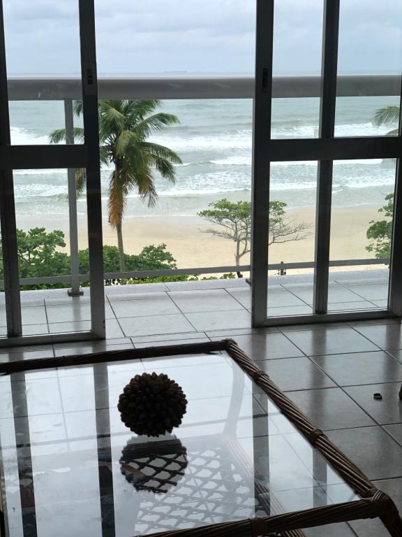 Apartamento pé na areia