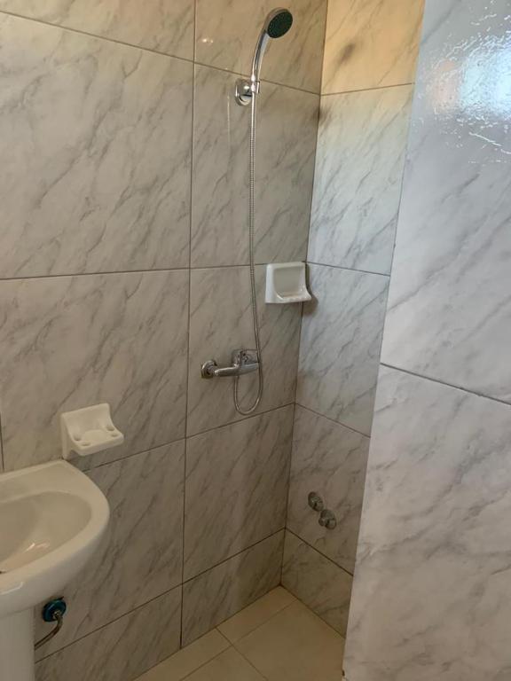 Koupelna v ubytování Hotel American