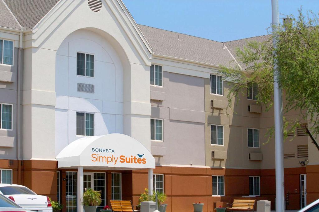 a building with a snyly suites sign in front of it at Sonesta Simply Suites Phoenix Glendale in Phoenix