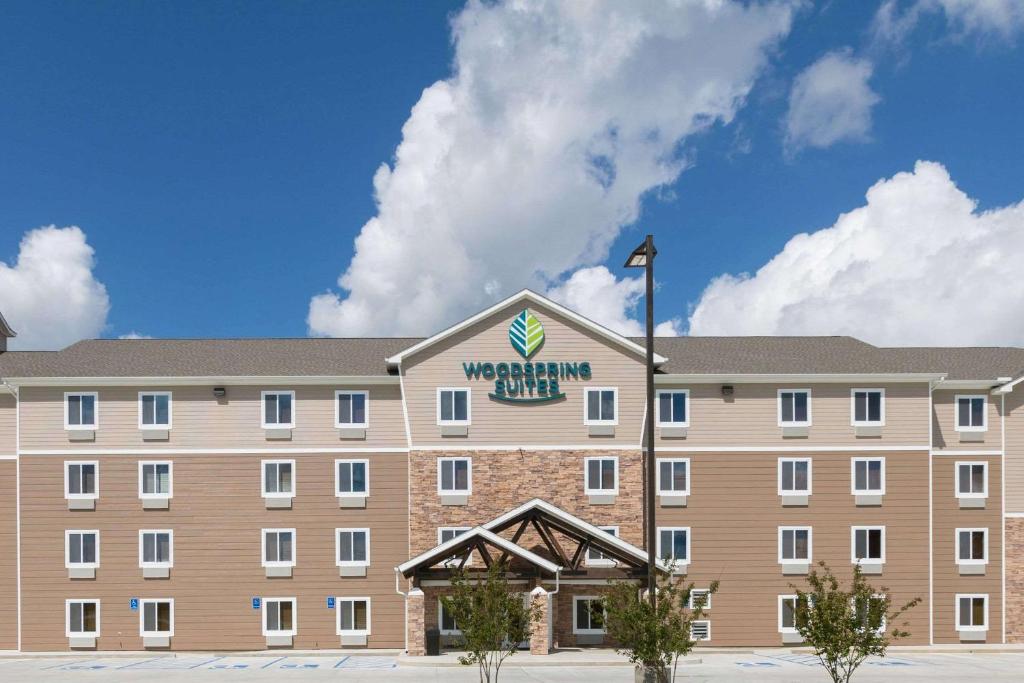 a rendering of a waltham inn at WoodSpring Suites Lafayette in Lafayette