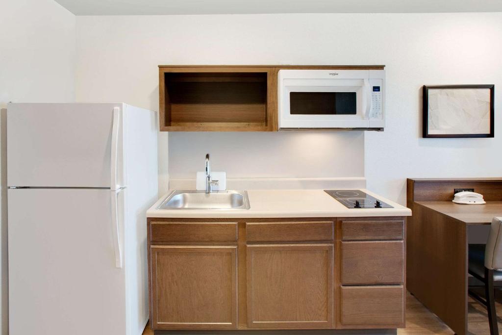 WoodSpring Suites Nashville near Rivergate - Queen Room Met Bankbed - Niet -roken