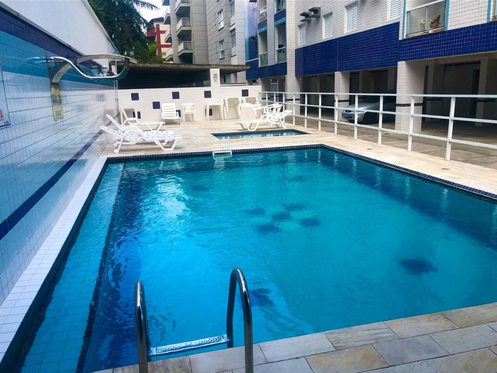 A piscina localizada em Apartamento dos Neves Ubatuba ou nos arredores
