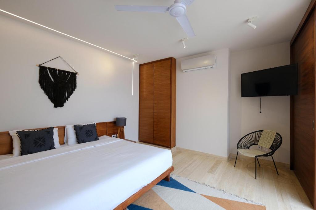 408 Incredible Penthouse Studio with huge terrace private terrace with plunge pool