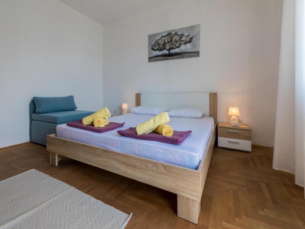 Postel nebo postele na pokoji v ubytování Apartments Alenka