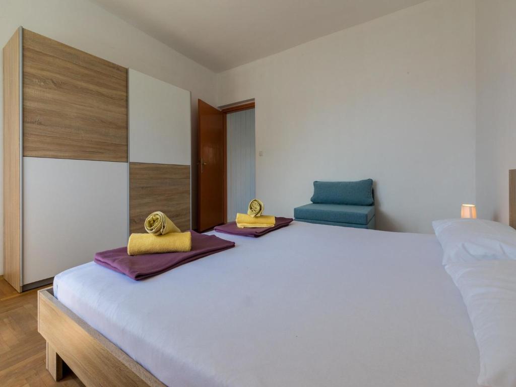 Postel nebo postele na pokoji v ubytování Apartments Alenka