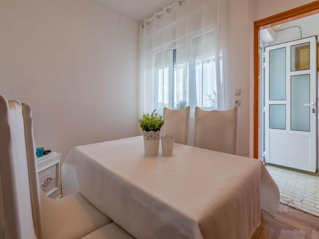 Postel nebo postele na pokoji v ubytování Apartments Alenka