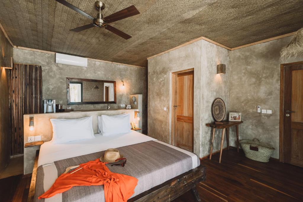 Tempat tidur dalam kamar di Passion Boutique Hotel Zanzibar - Adults Only