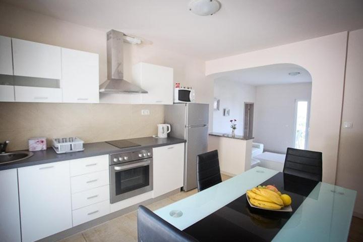 Kuchyň nebo kuchyňský kout v ubytování Apartments Kalaba - Dalma II