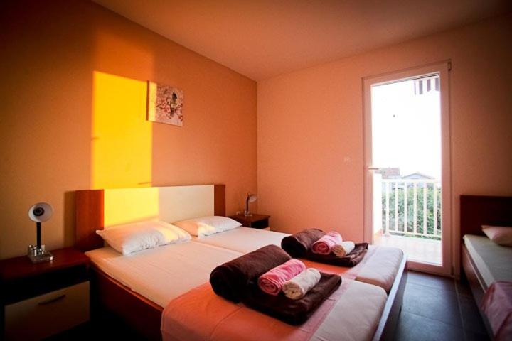Postel nebo postele na pokoji v ubytování Apartments Kalaba - Dalma II
