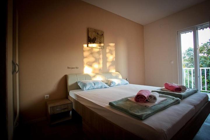 Postel nebo postele na pokoji v ubytování Apartments Kalaba - Dalma II