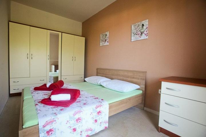 Postel nebo postele na pokoji v ubytování Apartments Kalaba - Dalma II