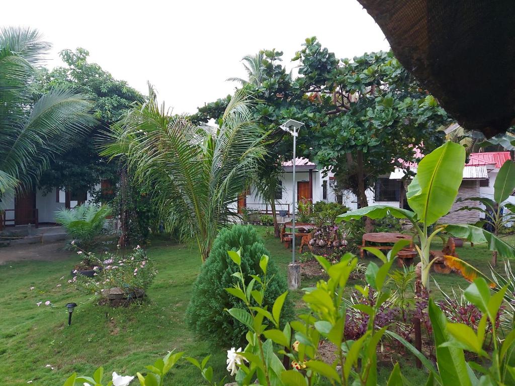 Aed väljaspool majutusasutust Gardenview Homestay Siargao