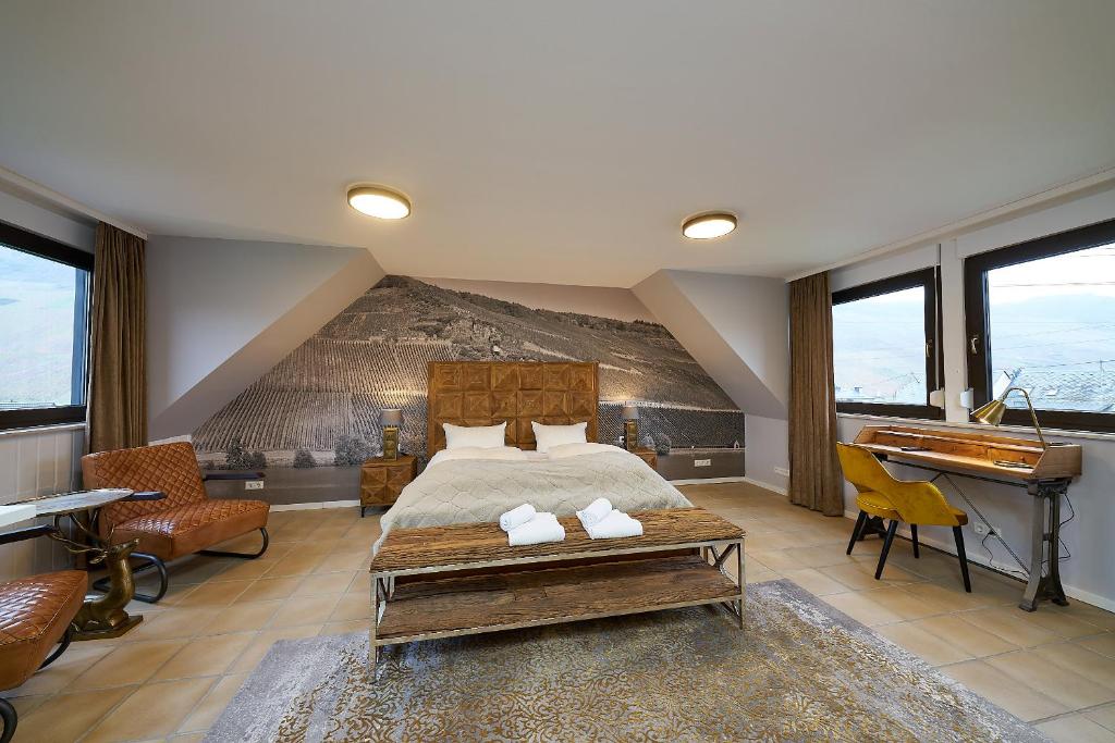a bedroom with a bed and a desk and a piano at Ferienhaus Wehlener Rosengarten in Bernkastel-Kues