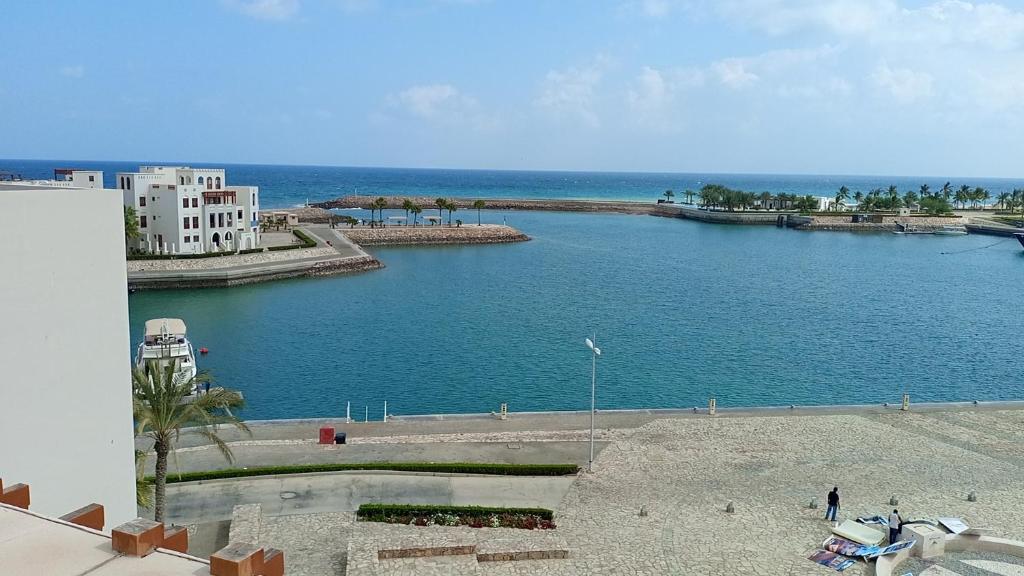 Le Sifah - Marina View Apartments & Villa - Apartamento De Tres Habitaciones Con Vista A Marina