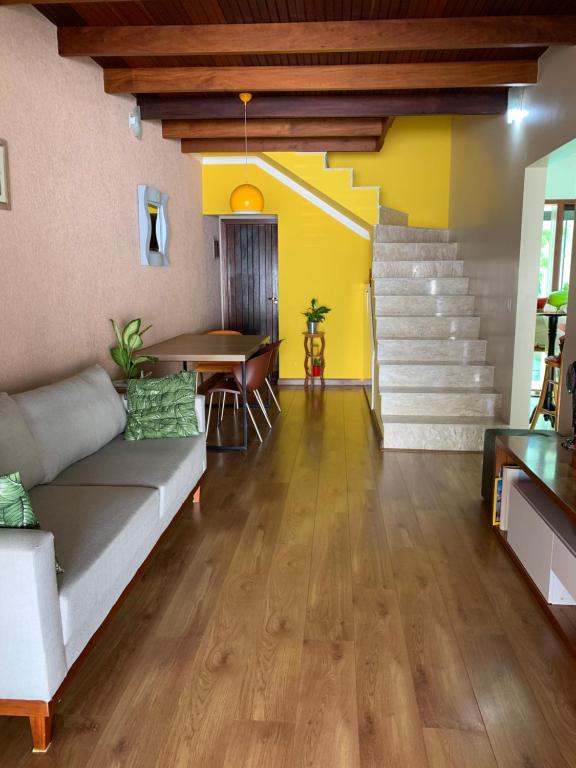  CASA CONFORTÁVEL PRAIA E MONTANHA