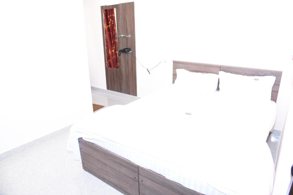 Postel nebo postele na pokoji v ubytování Yashas Paradise