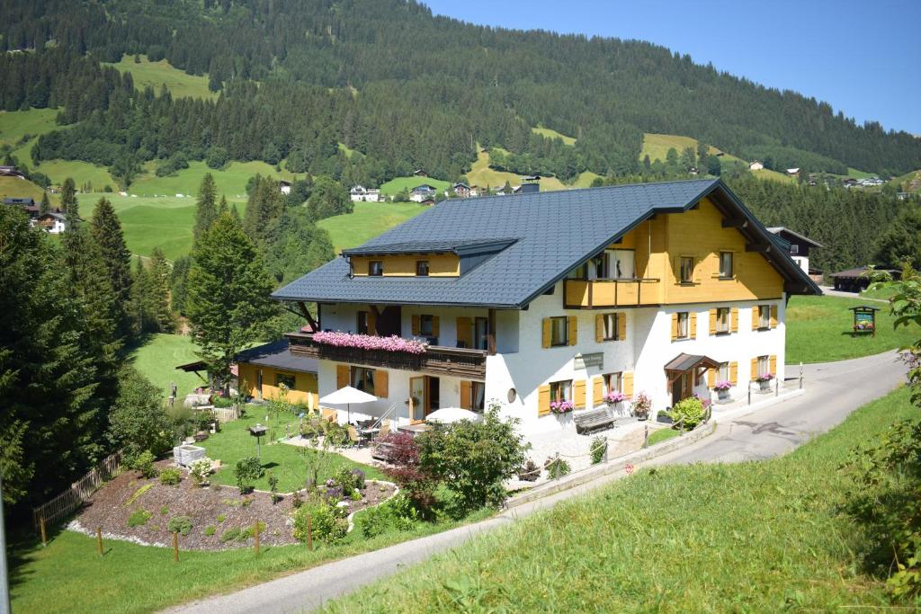 an aerial view of a house in the mountains at Gästehaus Tannegg in Mittelberg