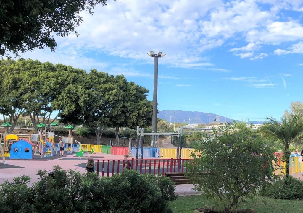Detský kútik v ubytovaní 3hab Alamar La Cala de Mijas WIFI AC PISCINA