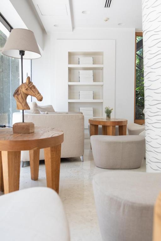 Гостиная зона в Alasia Boutique Hotel