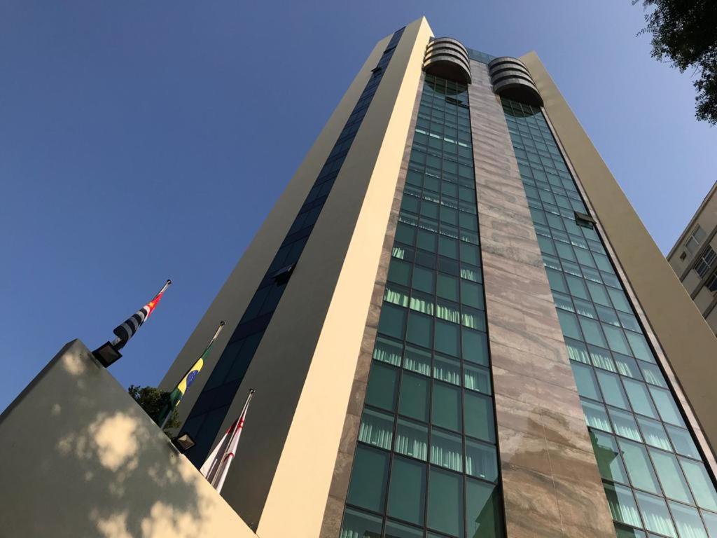  Lindo Flat à quinze metros da Oscar Freire - São Paulo