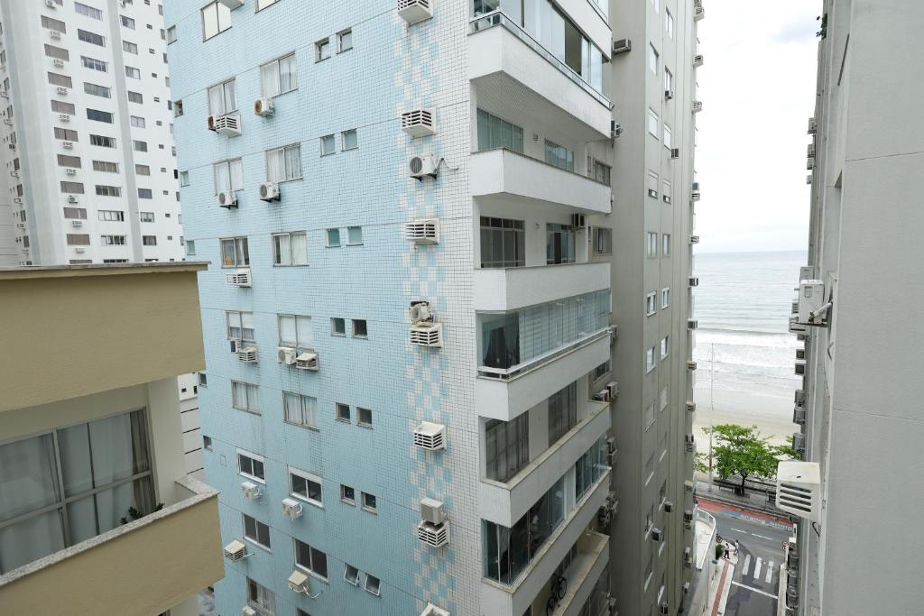  Apto na quadra do mar aconchegante e climatizado