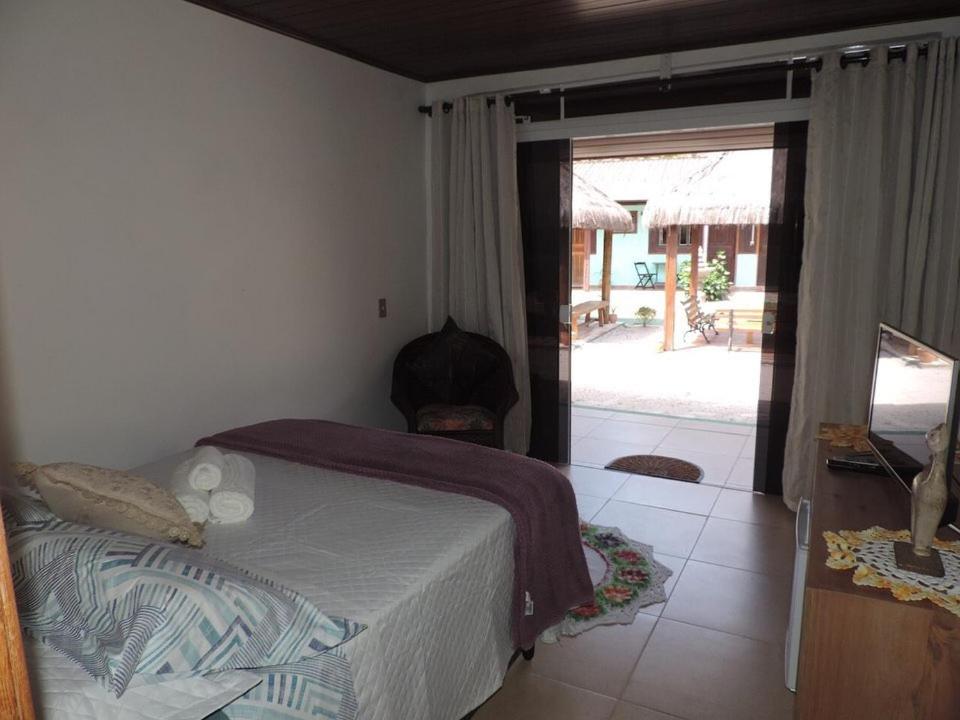 Cama ou camas em um quarto em Pousada Ilha do Mel