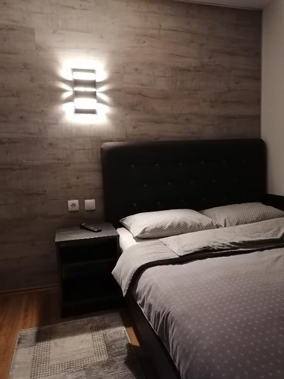 Postel nebo postele na pokoji v ubytování Prenoćište Day Holiday