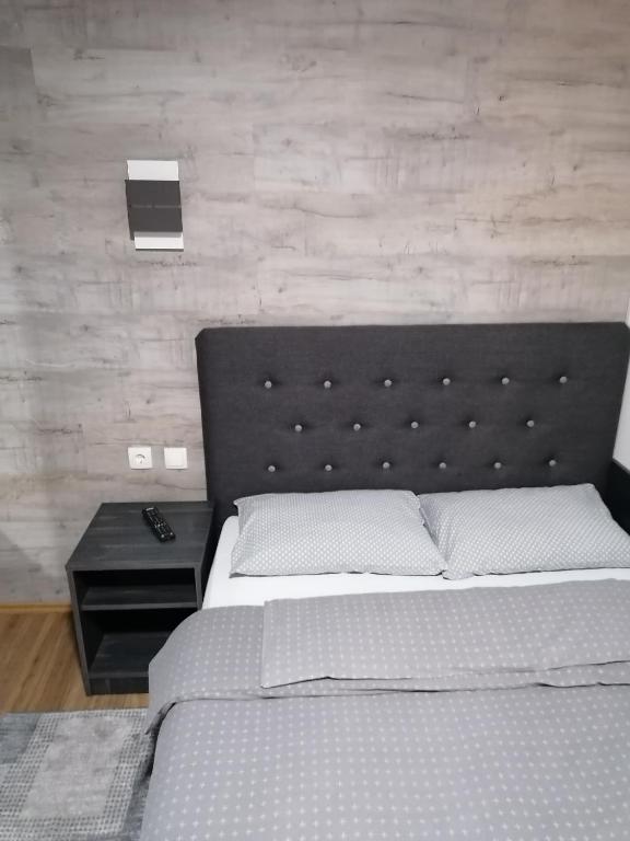 Postel nebo postele na pokoji v ubytování Prenoćište Day Holiday