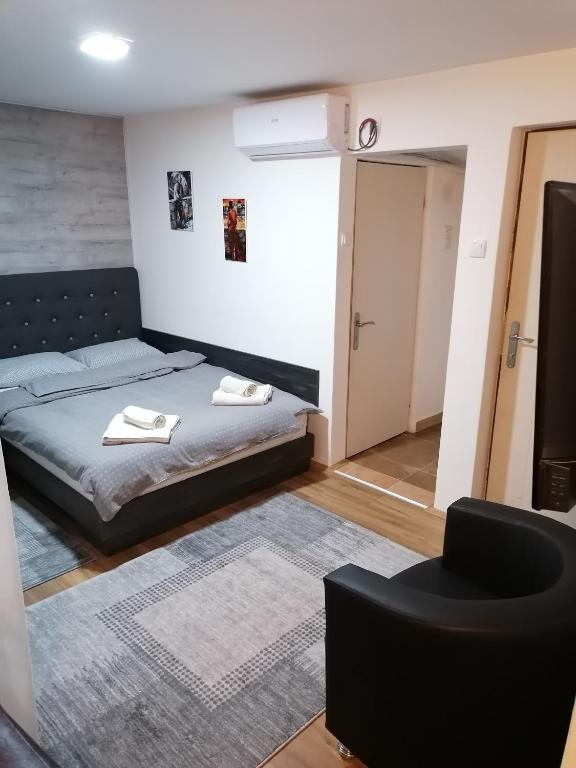 Postel nebo postele na pokoji v ubytování Prenoćište Day Holiday