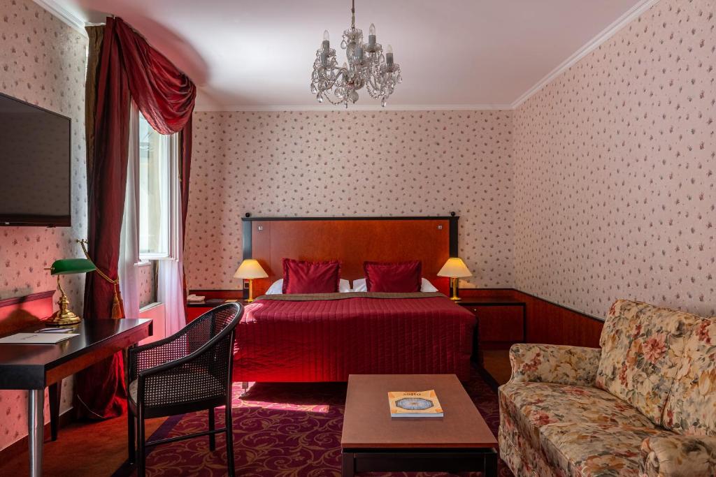 TV a/nebo společenská místnost v ubytování Grandhotel Pupp