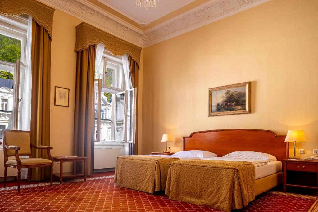 Postel nebo postele na pokoji v ubytování Grandhotel Pupp