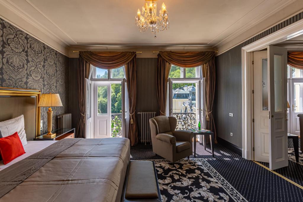 Postel nebo postele na pokoji v ubytování Grandhotel Pupp