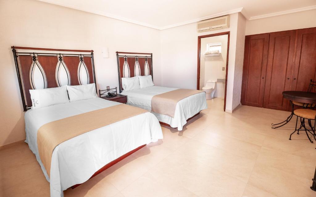 Postel nebo postele na pokoji v ubytování Hotel Alcazar - Guadalajara Centro Historico