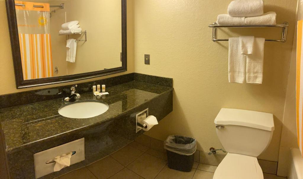 La Quinta by Wyndham Davis photo