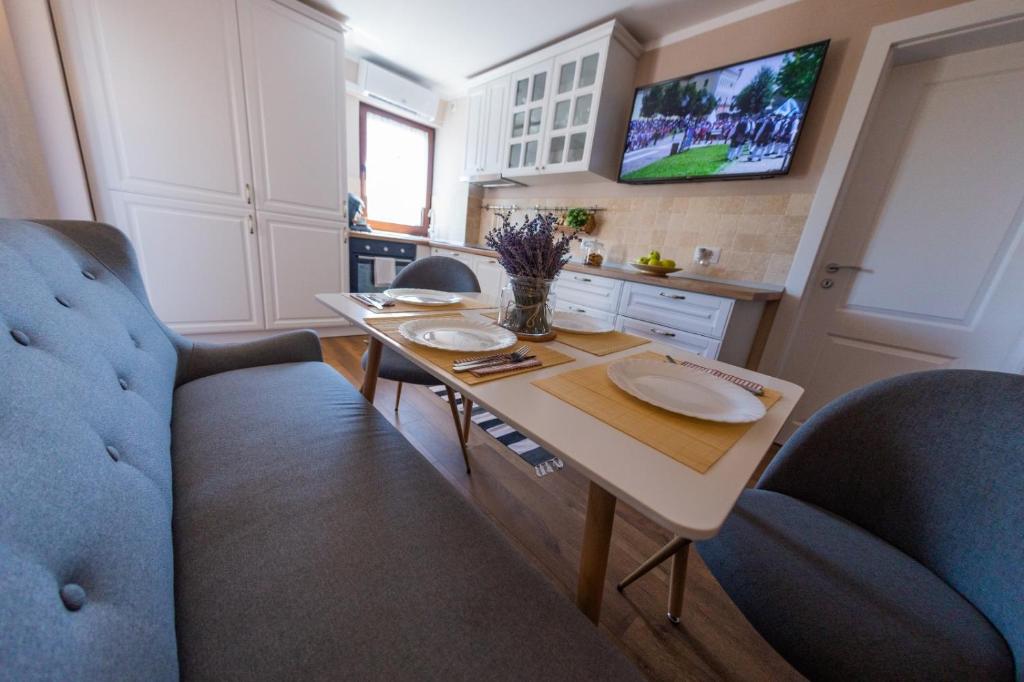 Apartament ALBA CAROLINA - Appartement De Deux Chambres