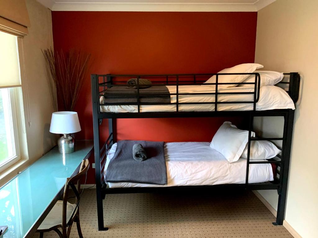 Кровать или кровати в номере Attunga Alpine Lodge & Apartments